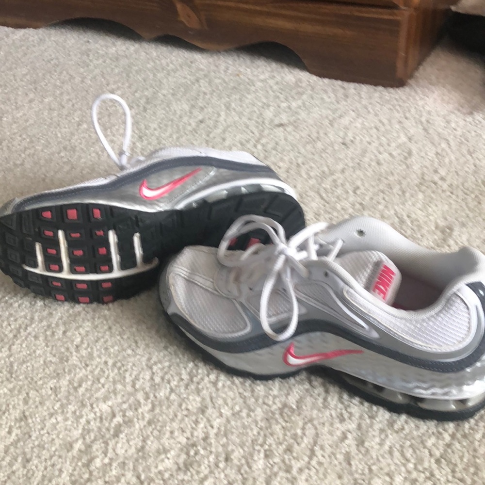 NIKE REAX RUN size 6.5. Like new condition!